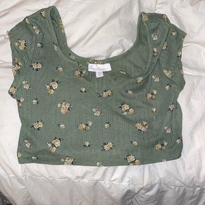 Colsie Floral Cropped T-Shirt